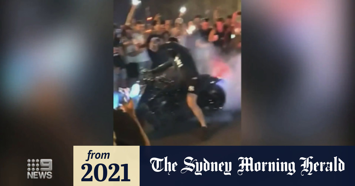 Video Police use pepper spray at Melbourne car meetup